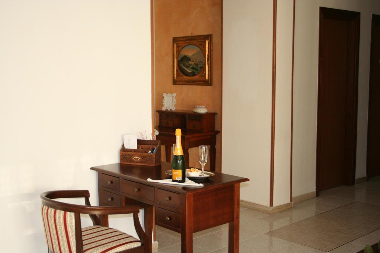 Costa D'Amalfi E Cilento Bed & Breakfast Pontecagnano Exterior foto